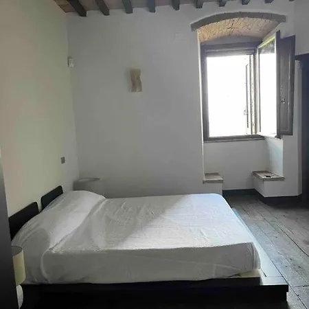 Сasa de vacaciones Medieval Tower In Umbria With Swimming Pool Montelagello